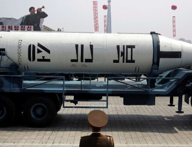 Στη Βόρεια Κορέα παίζουν... βόλεϋ στο πεδίο των πυρηνικών δοκιμών! (φωτό)